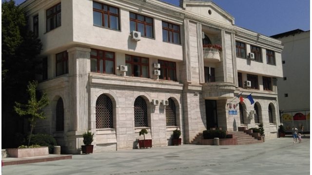 18-08-31-09-09-28big_primaria-focsani.jpg