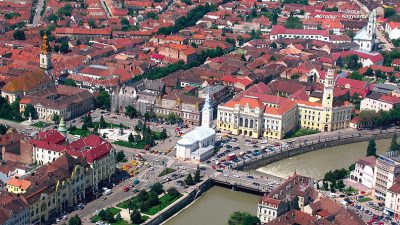 800px-Piata_Unirii_Oradea.jpg