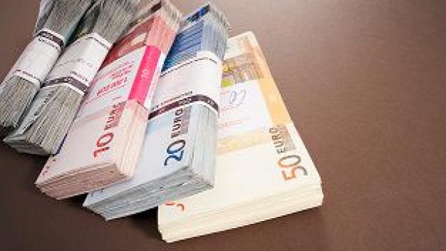 fonduri-europene-salarii1.jpg