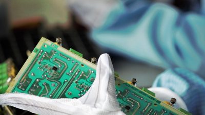 semiconductori-placa-sursa-foto-Pixabay.jpg